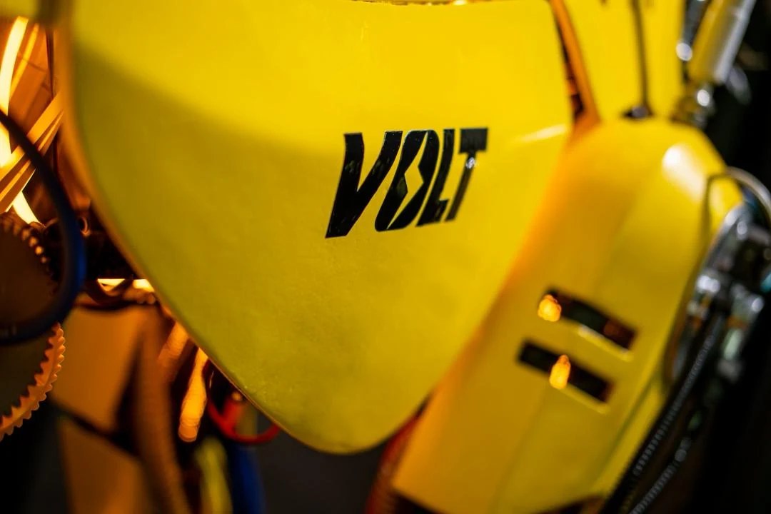 Panel amarillo de la carrocería de Volt